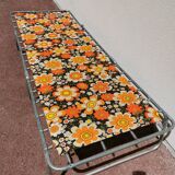 Vintage SOleil bath, Orange flower deckchairs