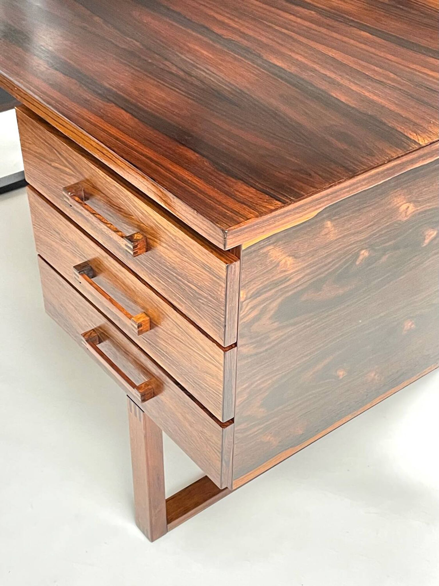 Danish Modern ( Mid-Century ) desk by Torben Valeur for DYRLUND, 1960s