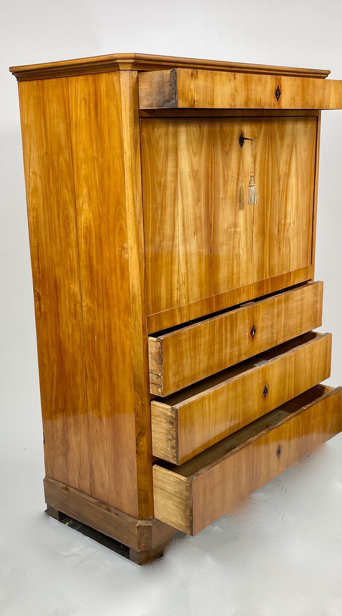 Secrétaire droit Biedermeier en placage de merisier, Circa 1820