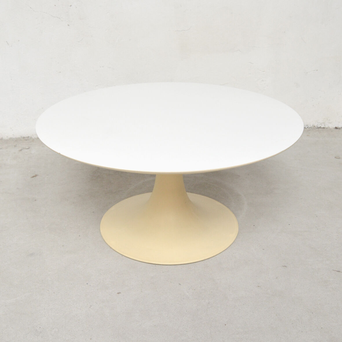 Grosfillex tulip coffee table, 1960