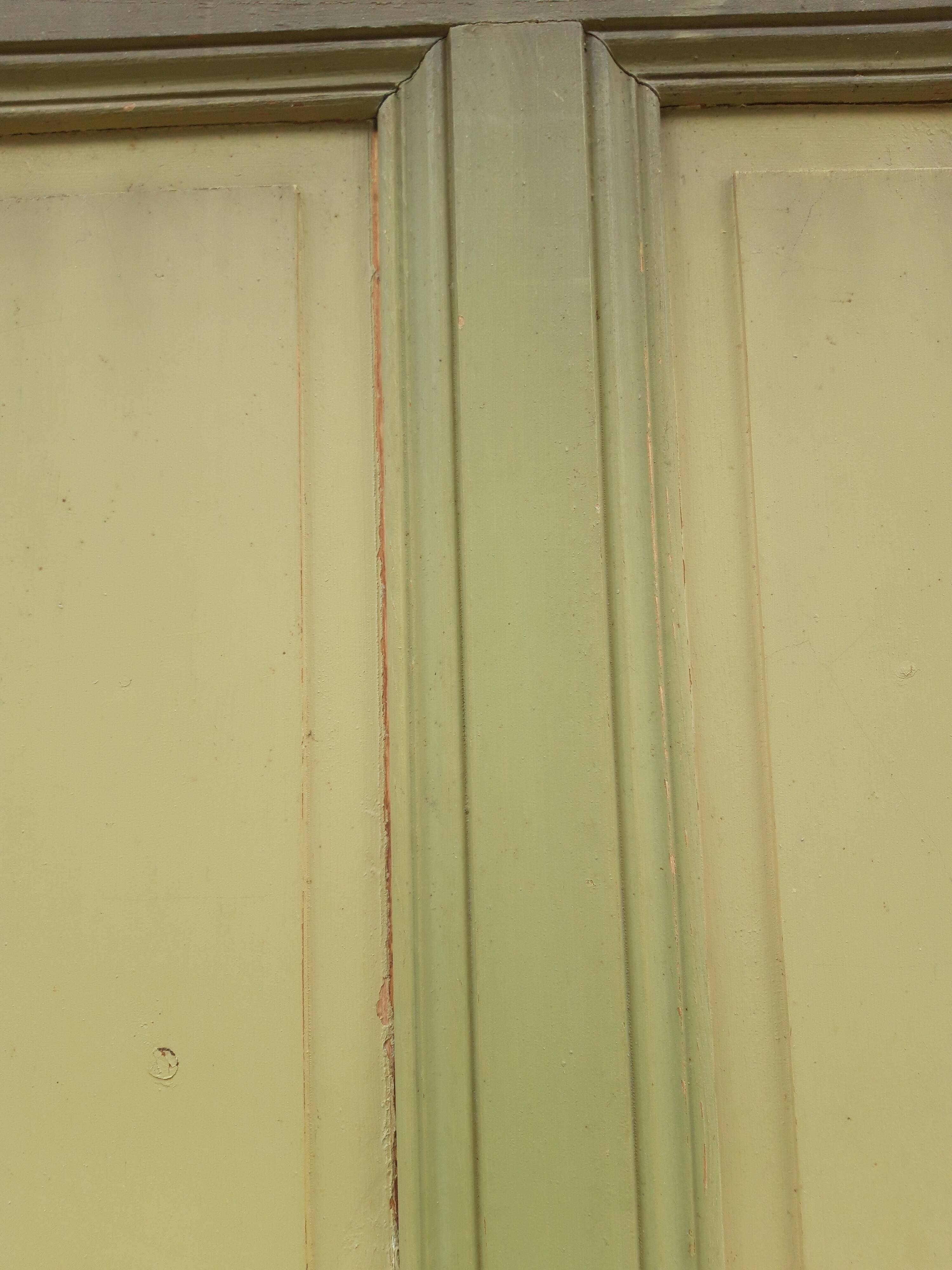 Ancienne porte de communication moulurée