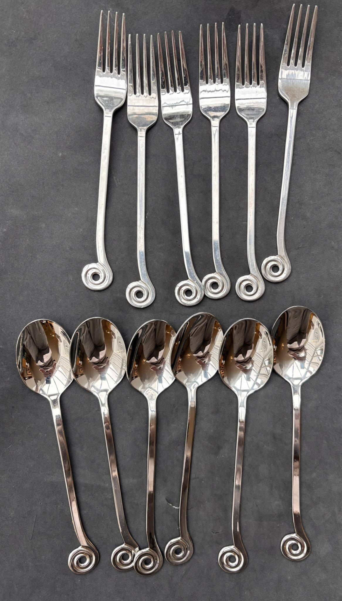 18-piece steel cutlery set