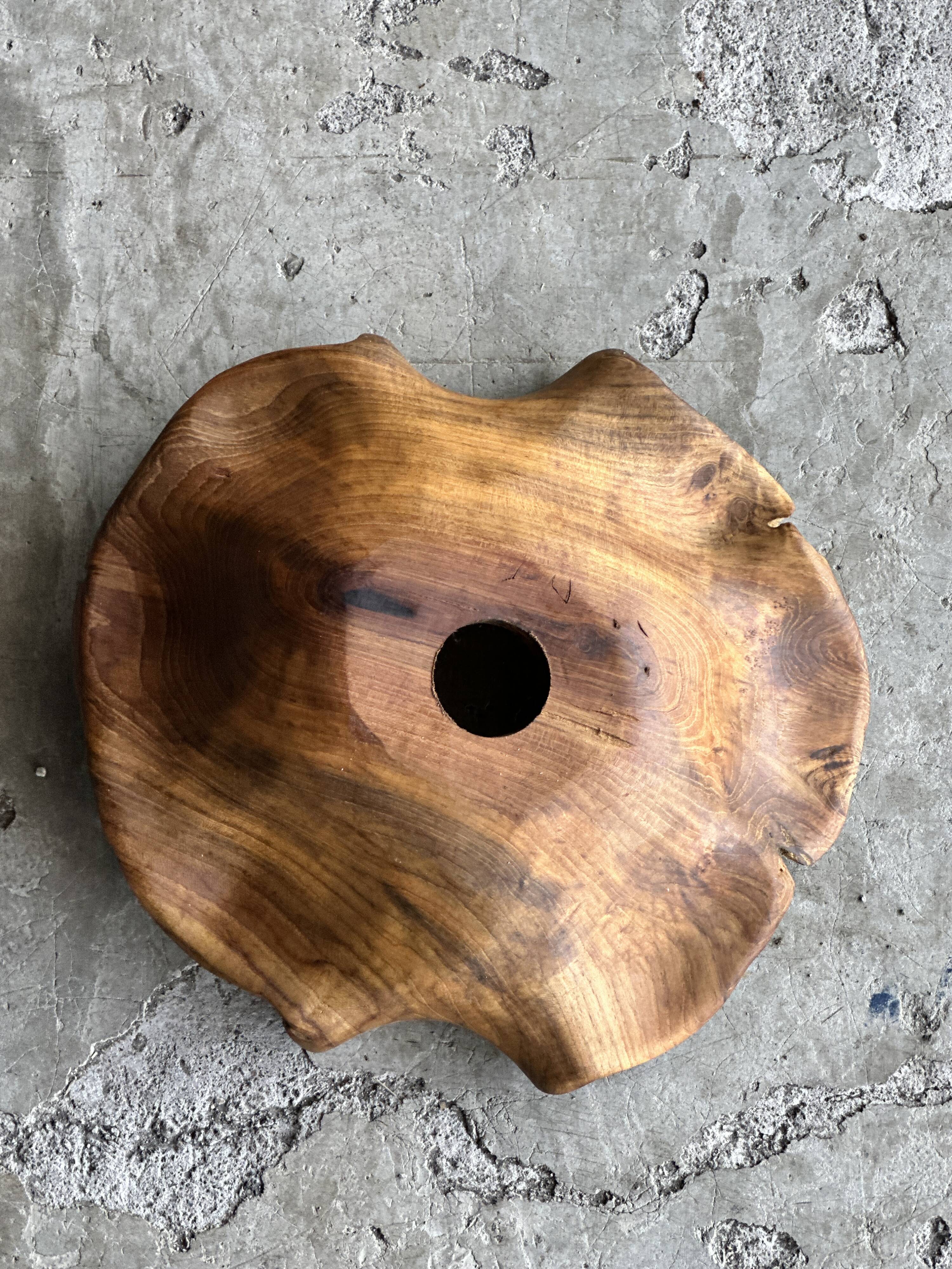 Small pendant light in corrugated teak leaf (Small D:30 H:20)