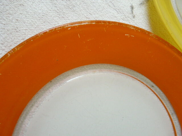 4 flat plates in colored Duralex