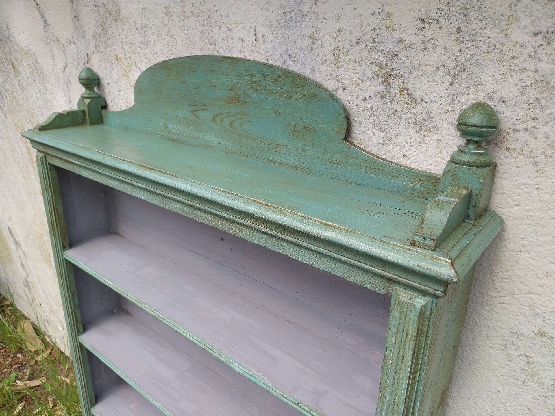 Shelf on legs