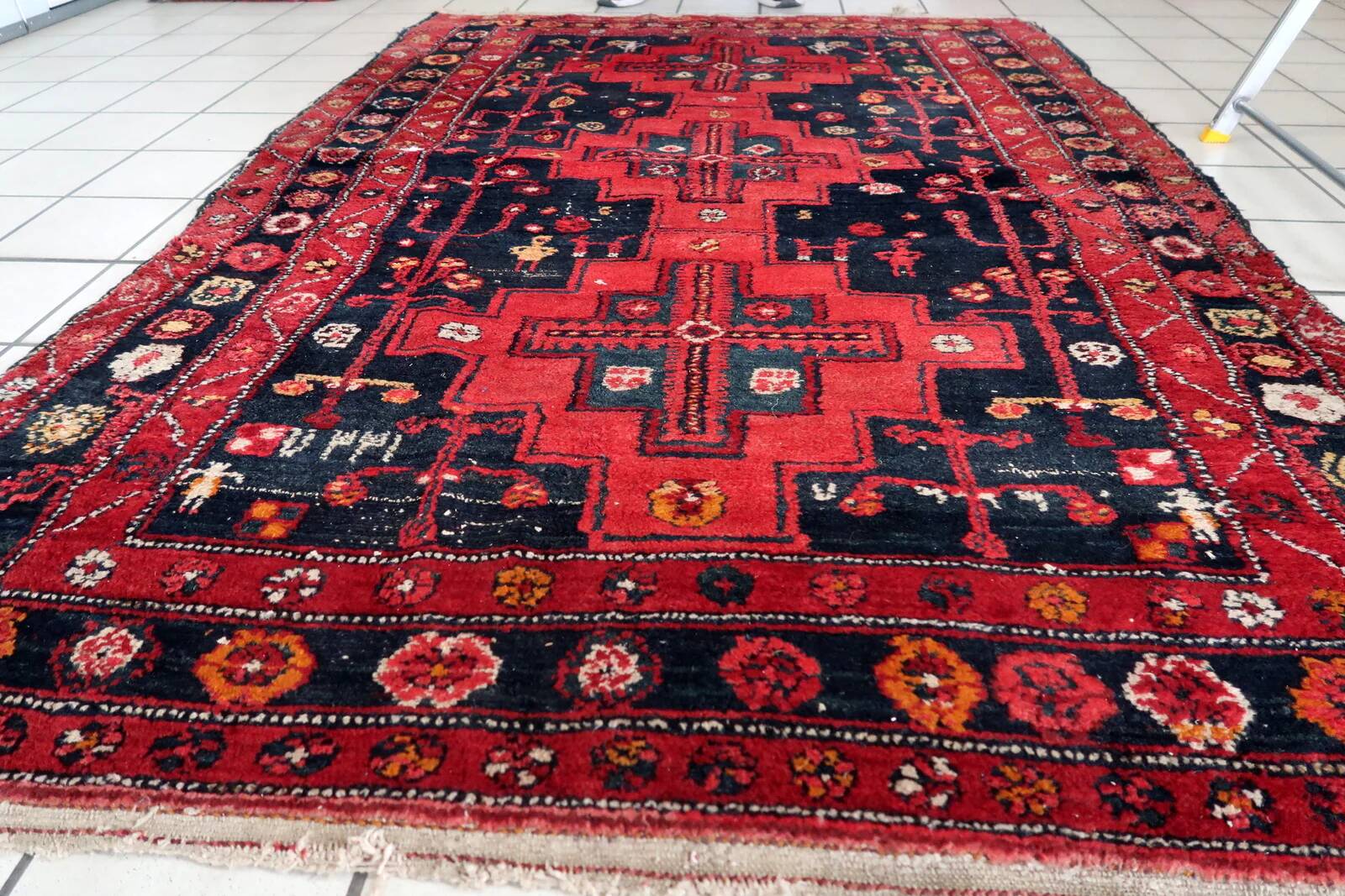 Handmade antique Persian Hamadan rug 142cm x 205cm, 1930s