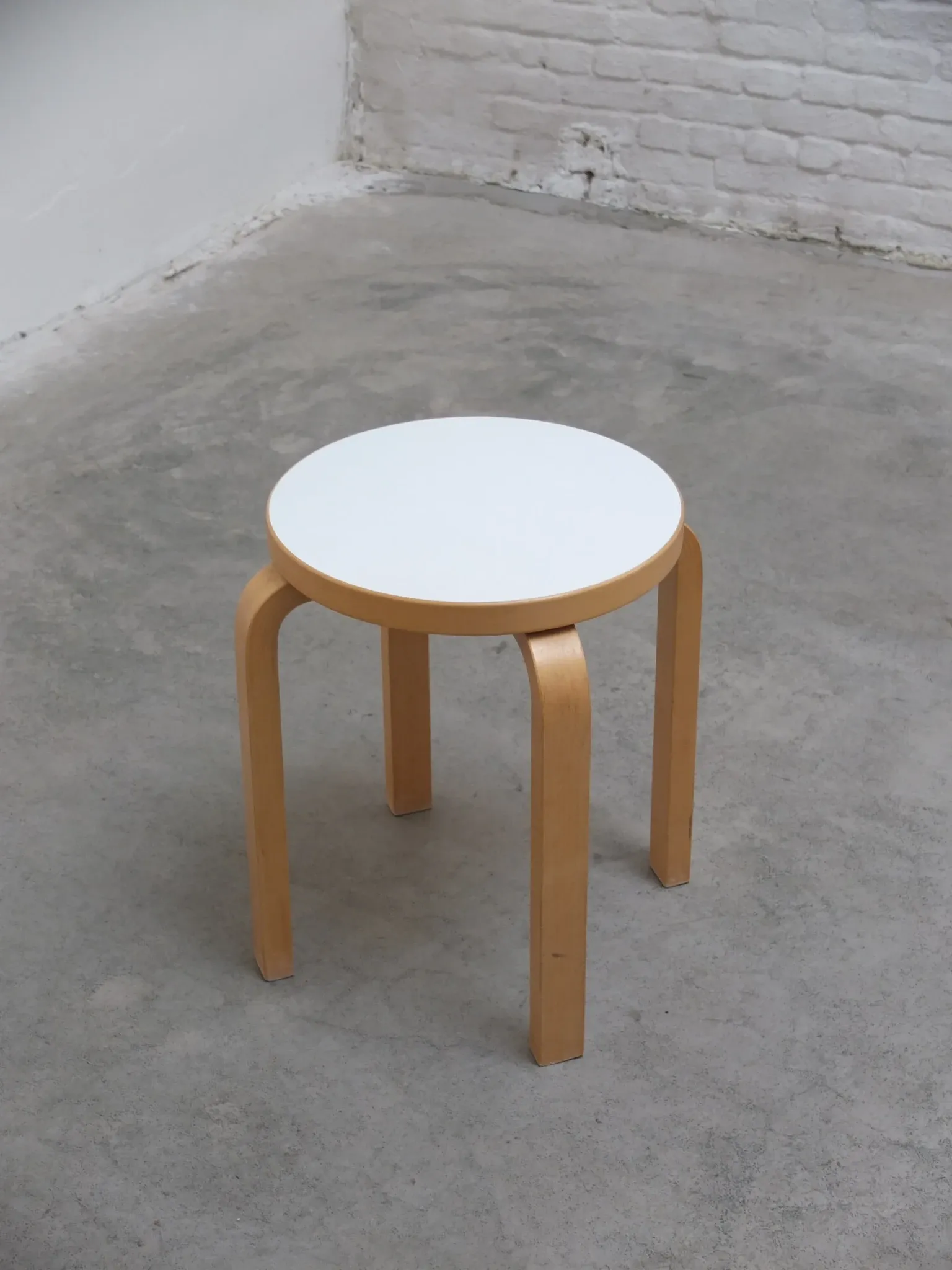 Paire de tabourets 'E60' par Alvar Aalto pour Artek, 1933