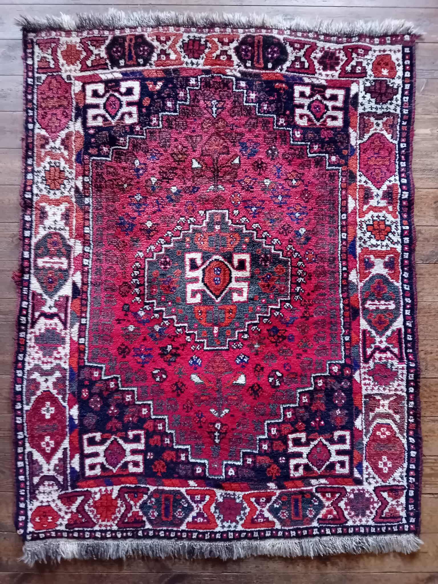 Handmade Persian Shiraz Rug 155x114cm
