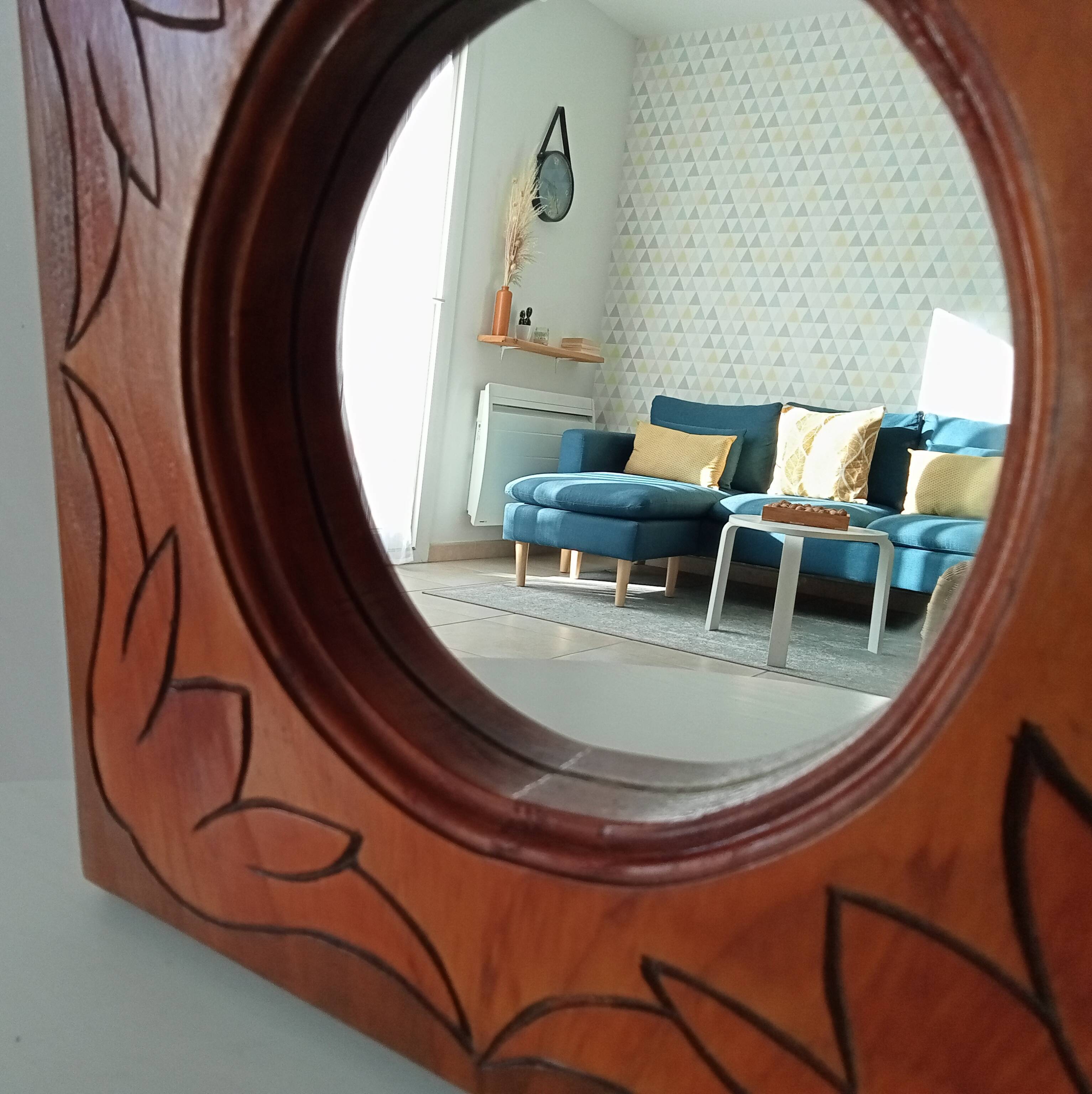 Vintage mirror in carved solid wood, 35 cm