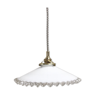 Serrated opaline suspension