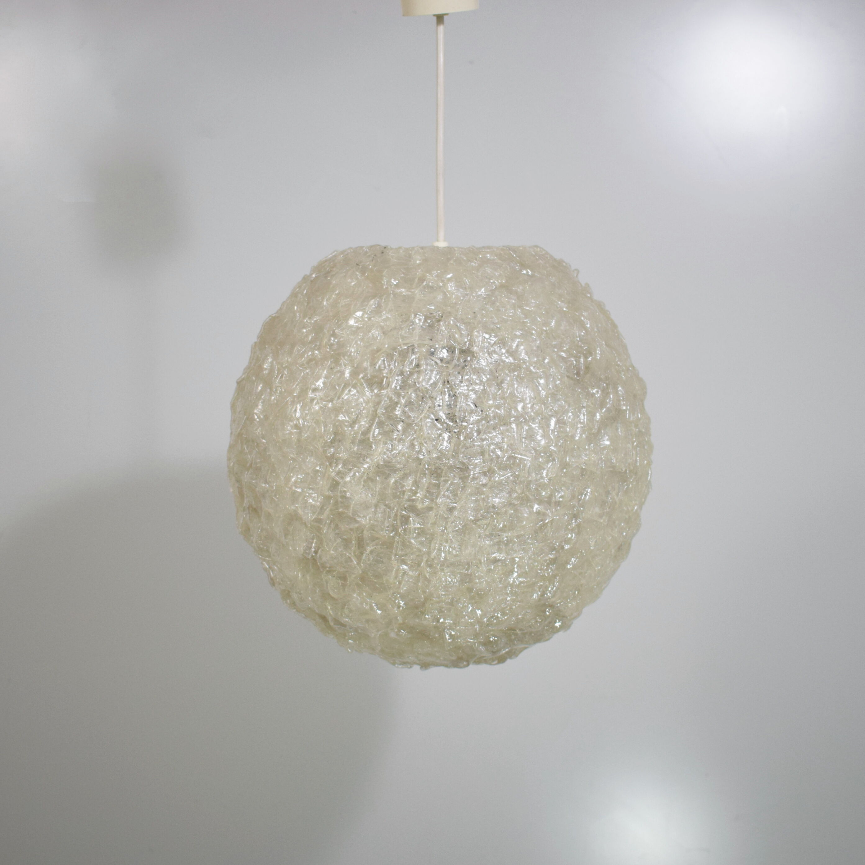 Spherical resin fiber suspension