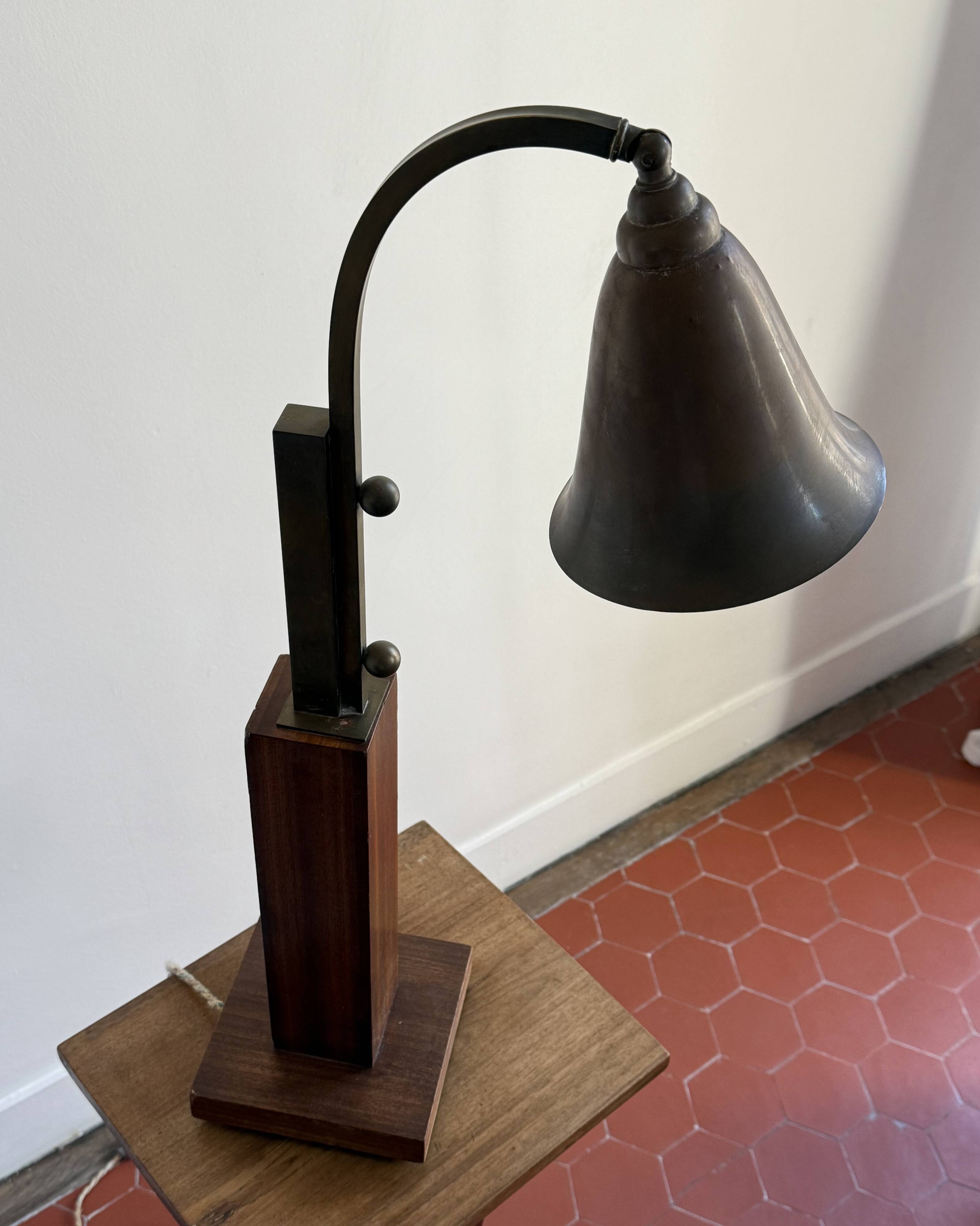 Art Deco table lamp in wood and brass
