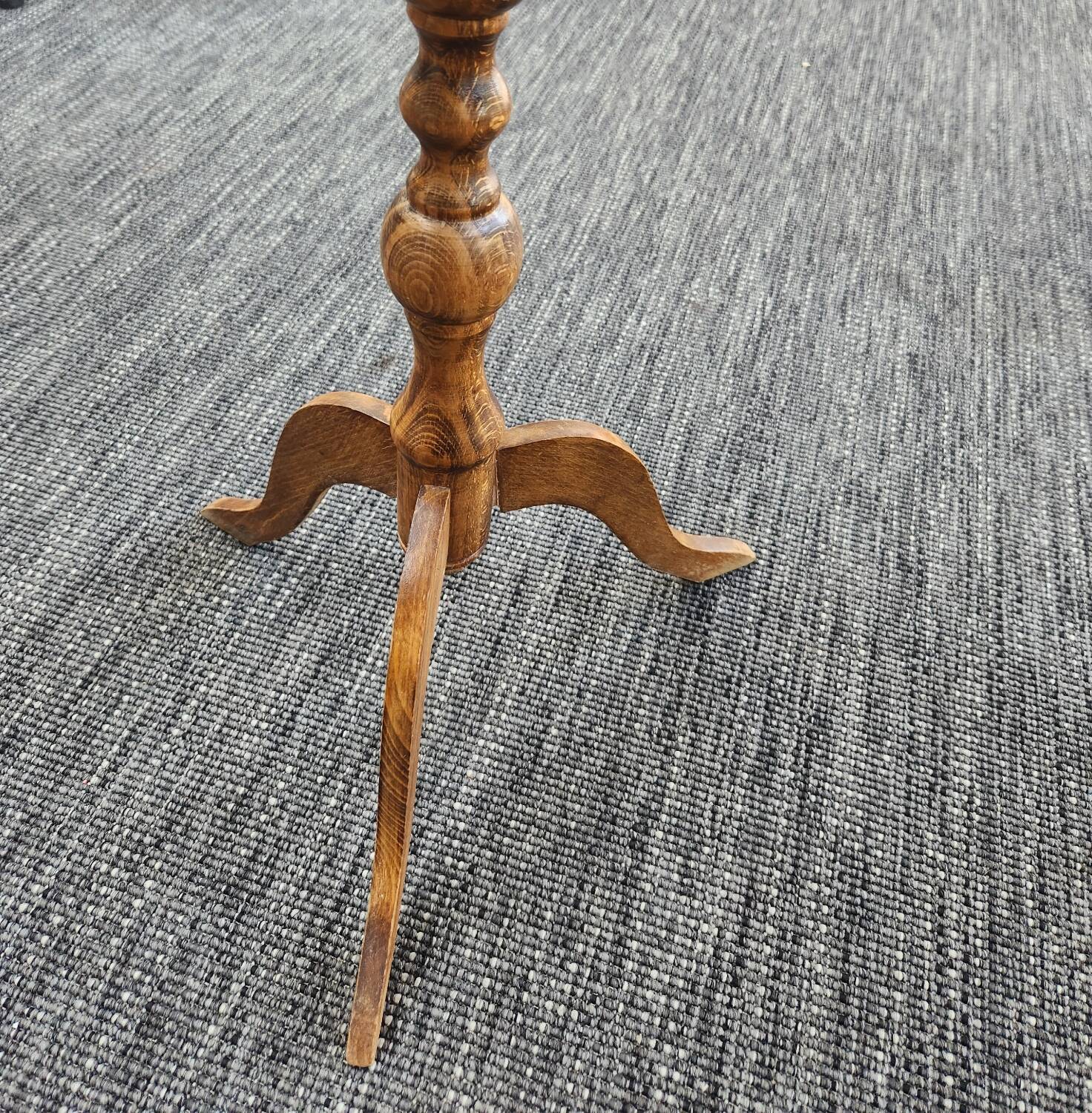 Wooden tripod side table/guéridon