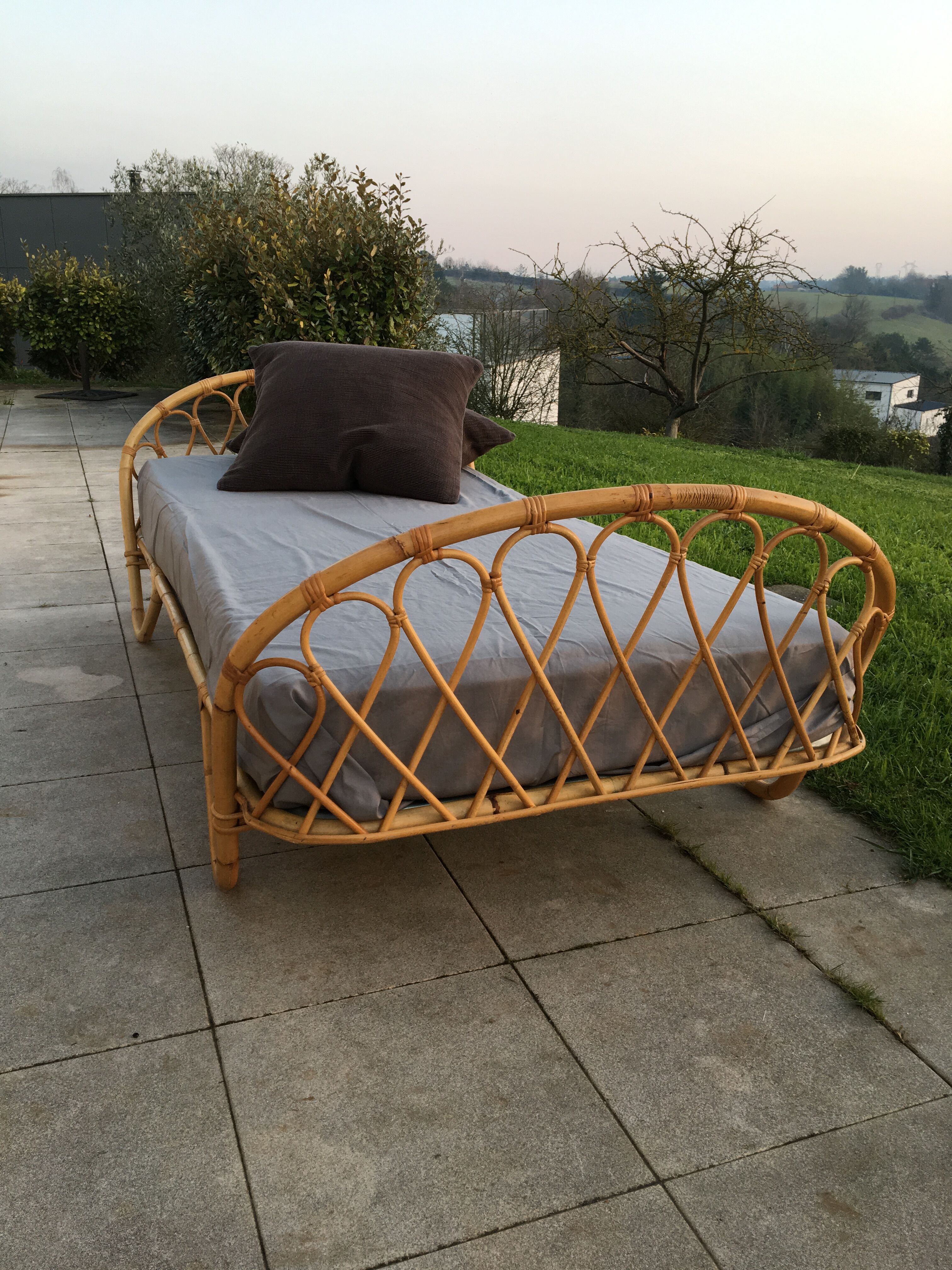Rattan bed