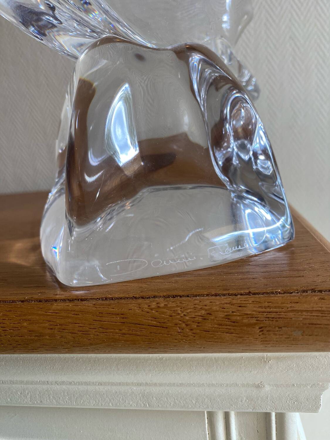 Lamp signed Daum France in crystal.