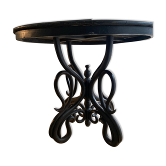 Pedestal table