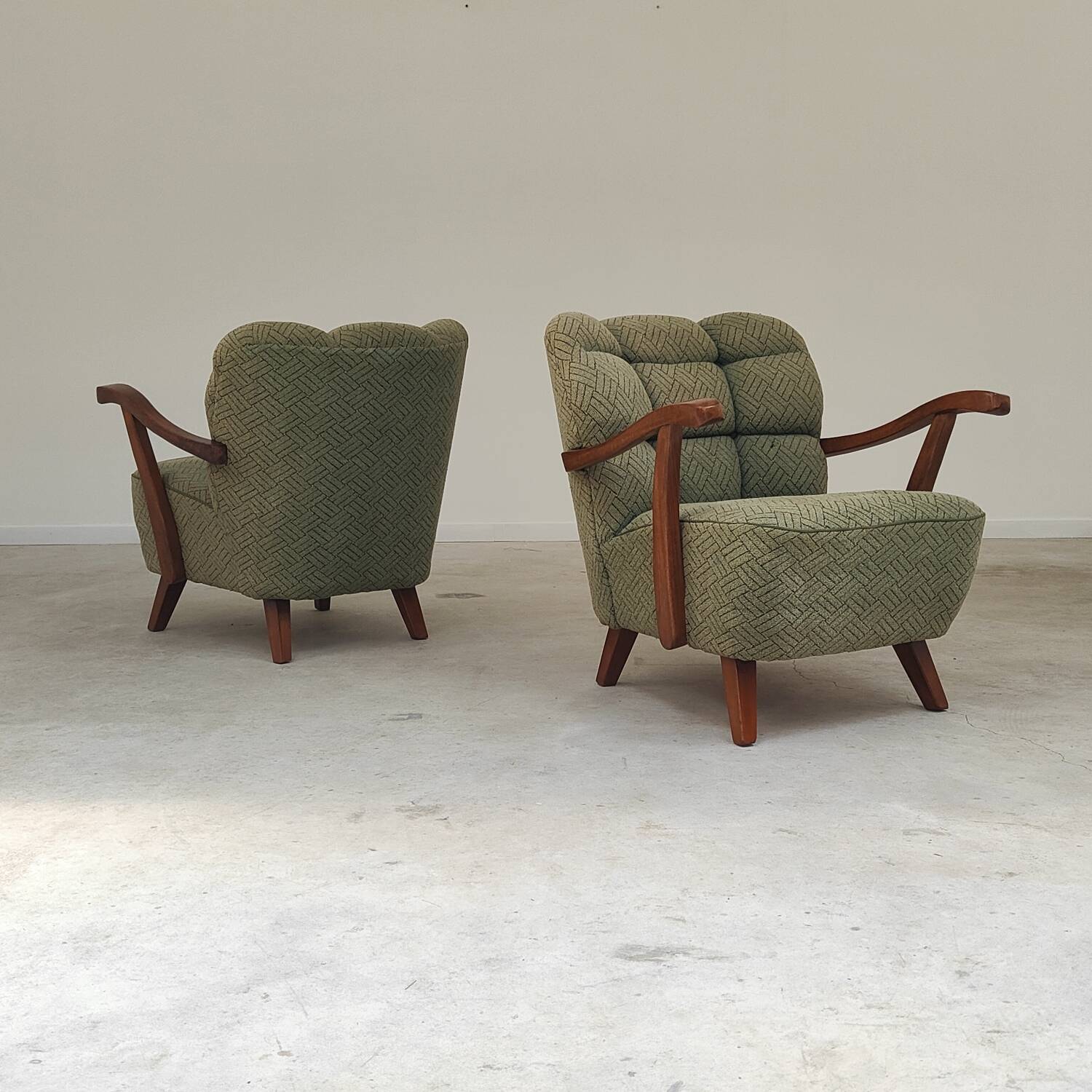 Paire de fauteuils Halabala vert par Druzba Bratislava B-609 année 59