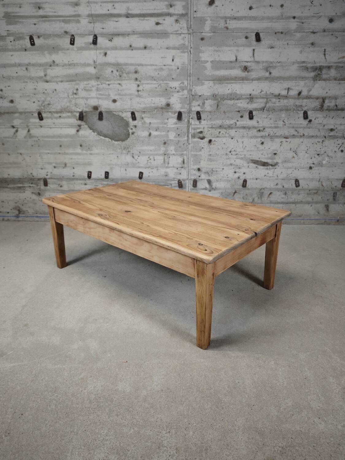 Table basse de ferme en sapin
