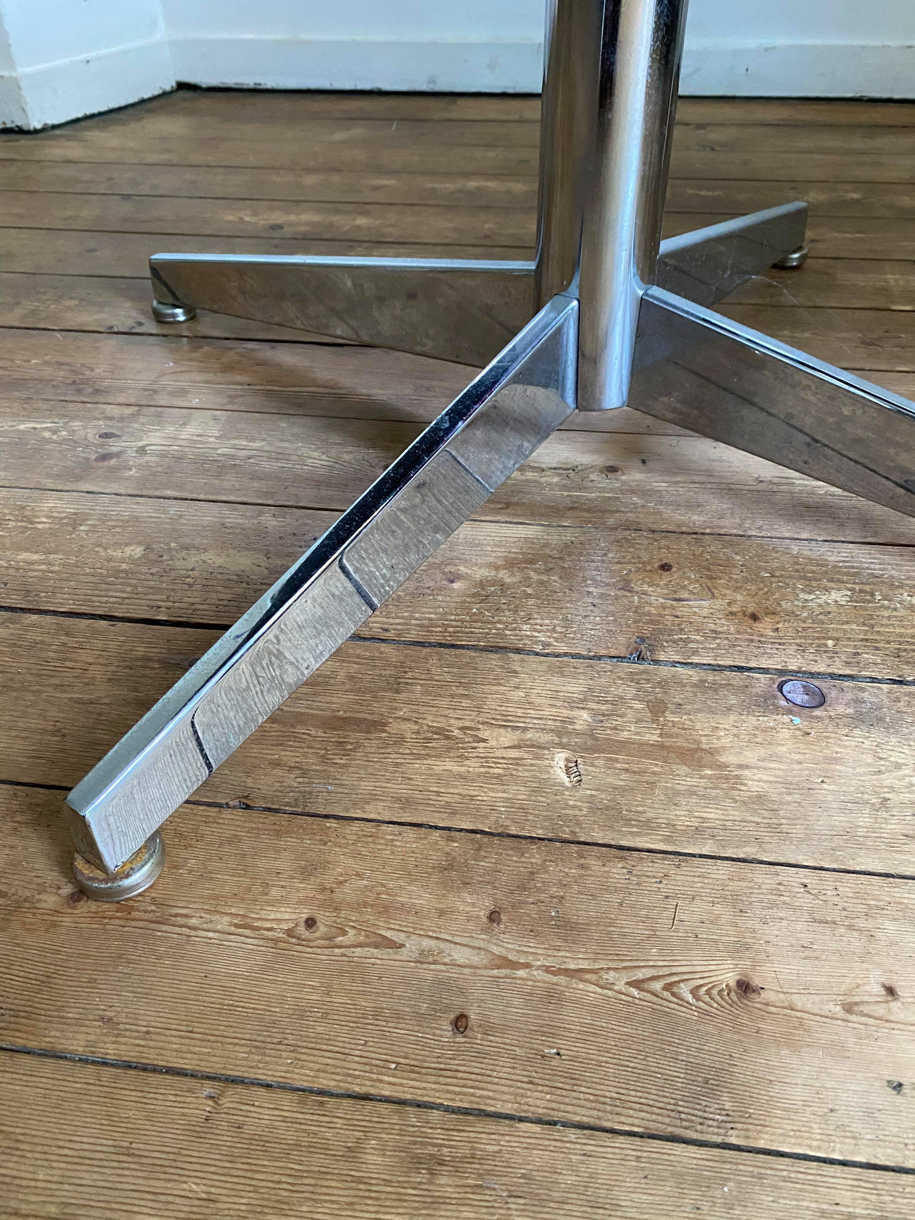 Fauteuil design en plastique, chrome et matière naturelle 60s 70s