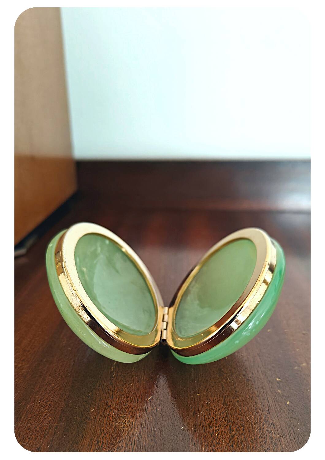 Boîte à bijoux italienne en albâtre ovale vert des années 1950