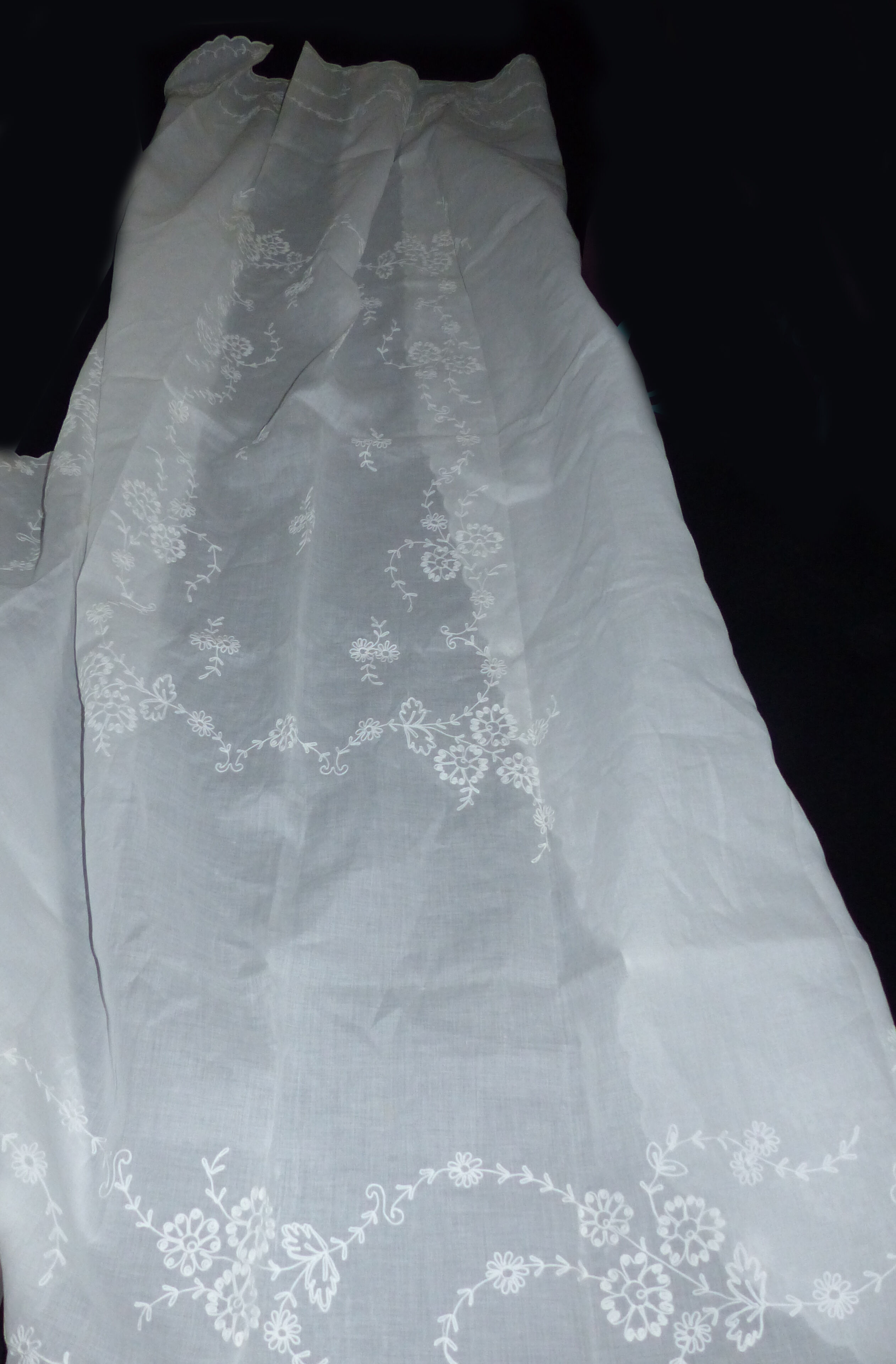 Une nappe et 7 serviettes