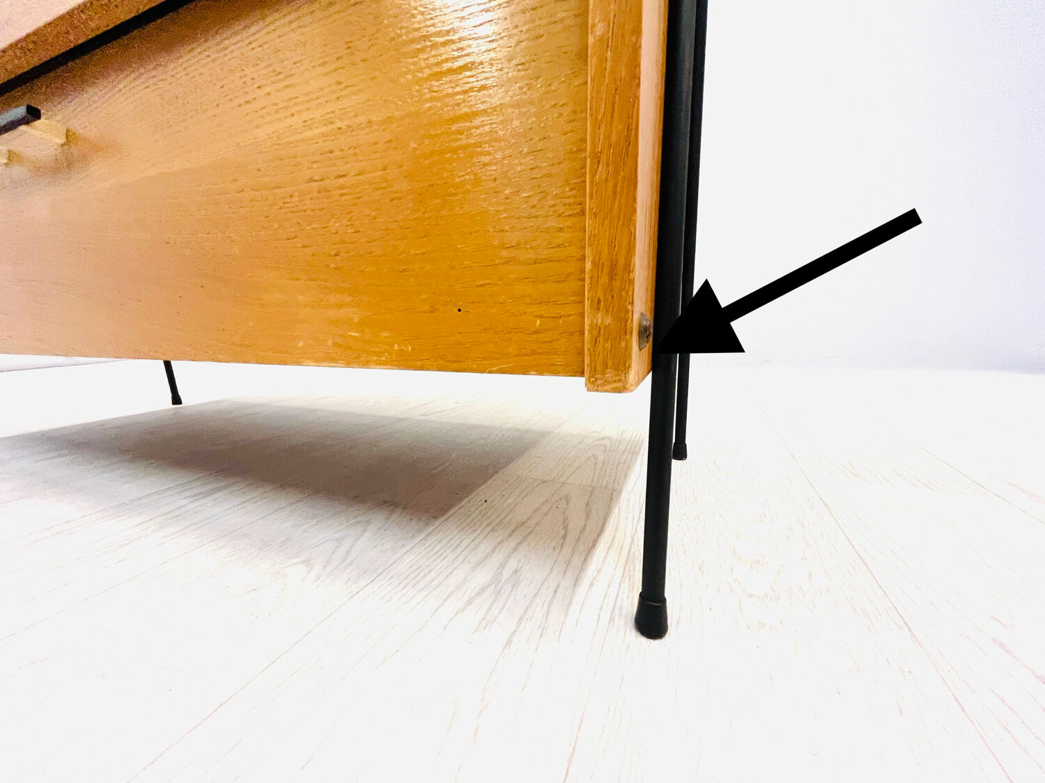 Shoes cabinet with metal frame