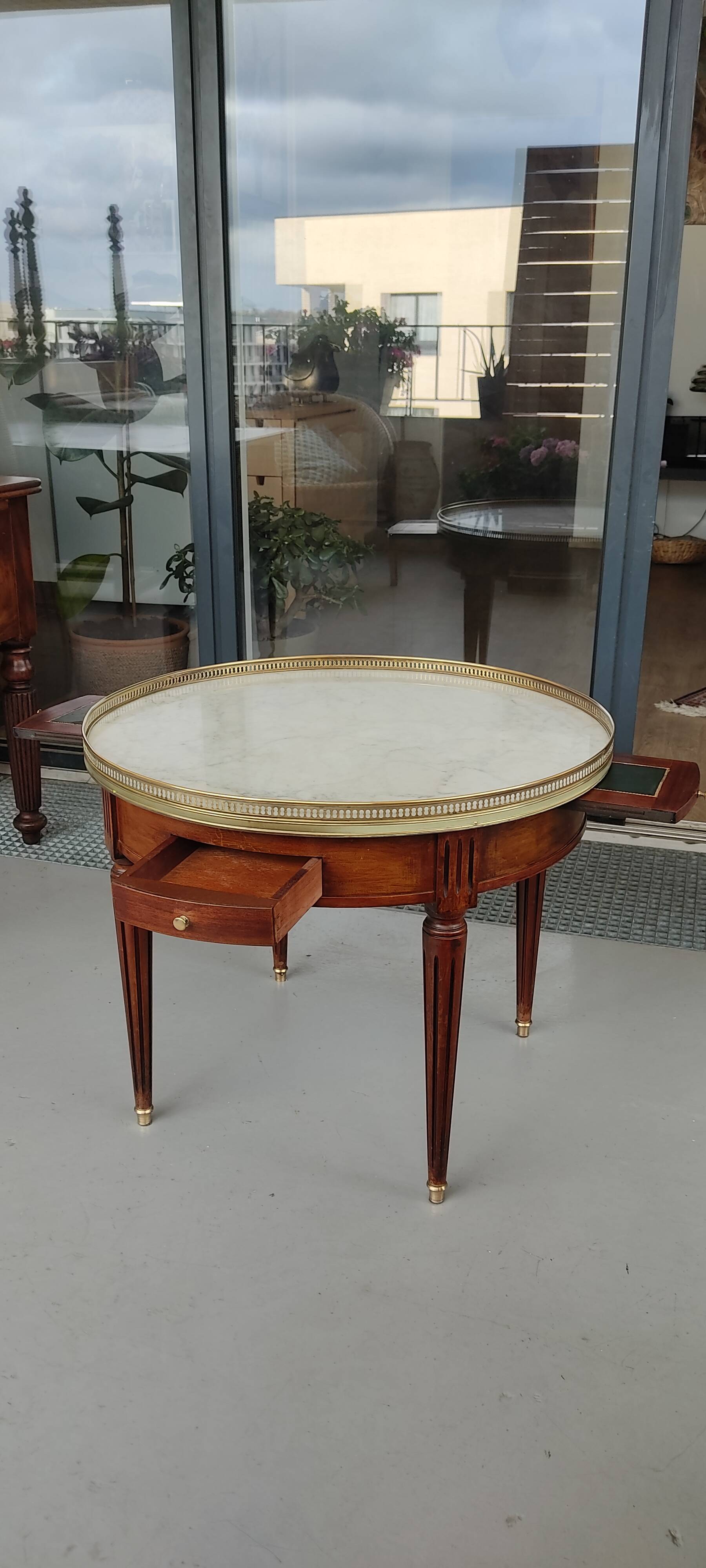 Hot water bottle coffee table