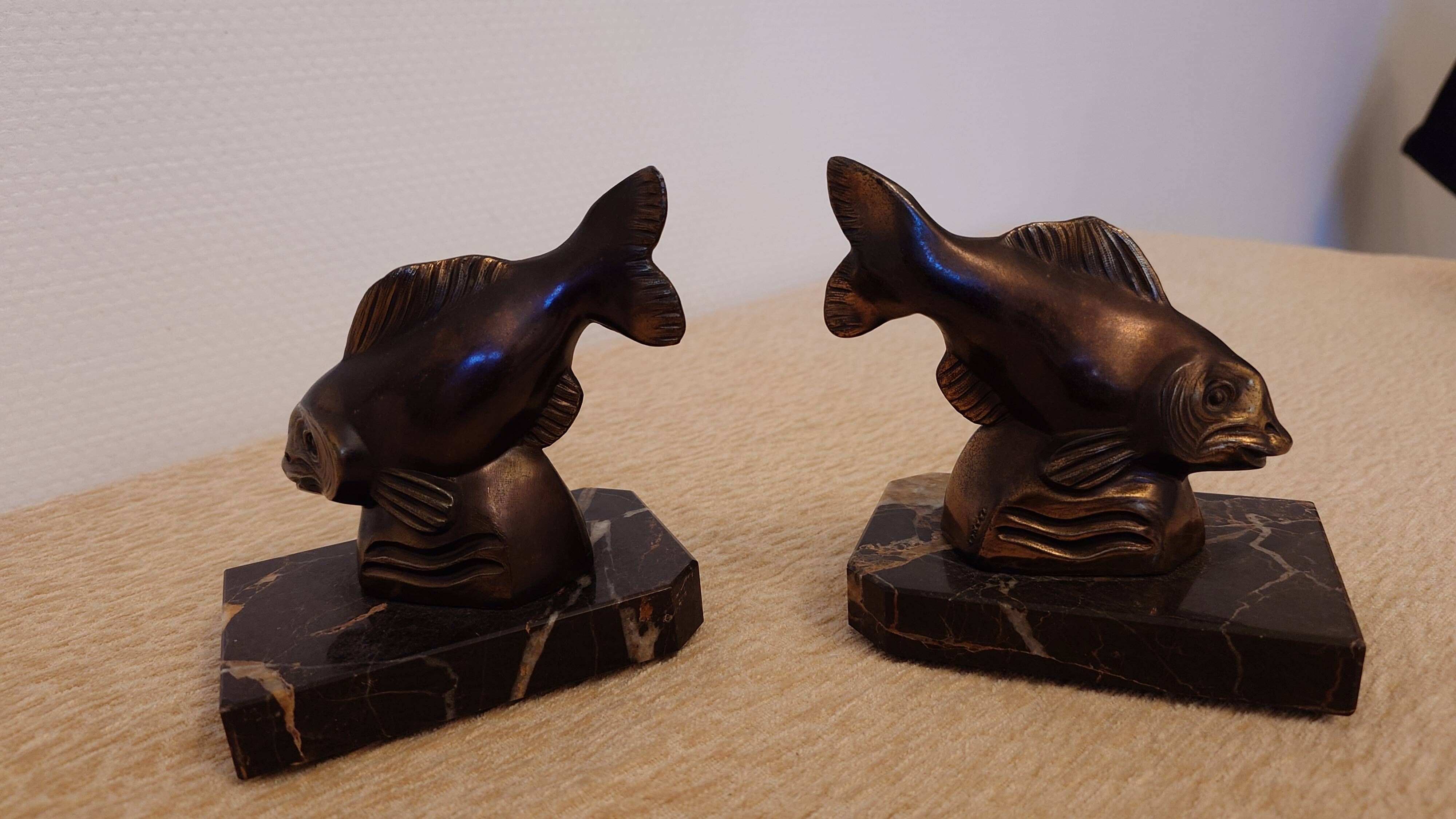 Art Deco pair of bookends with stylised fish in patinated metal and marble.