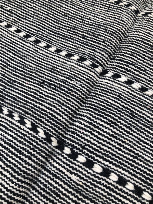Tapis berbère marocain Kilim Zanafi noir et blanc 1,48x0,96m