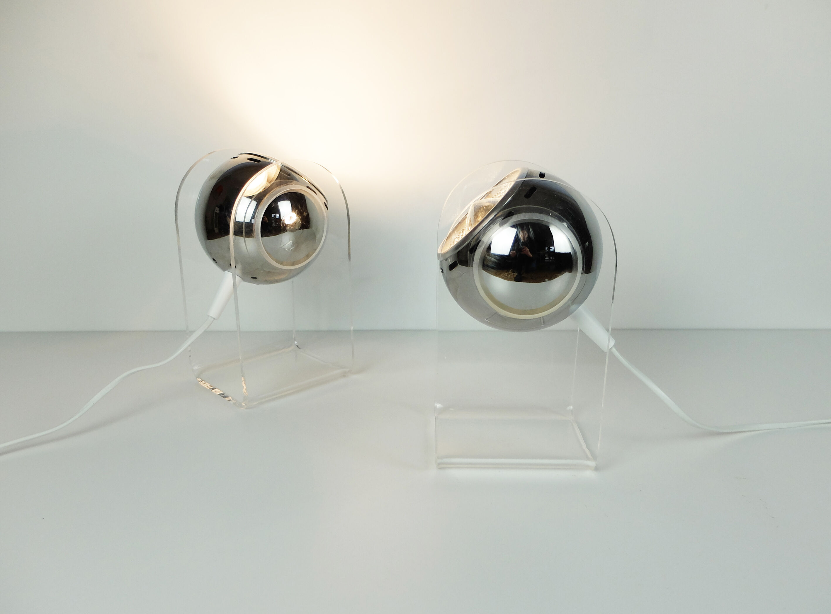 Pair of table lamps Space Age plexiglass sphere, 1960/70