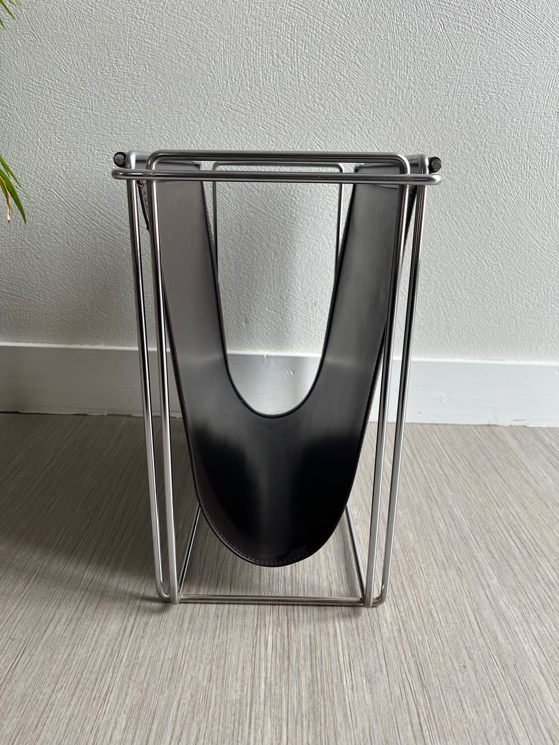 Vintage magazine rack Gérard Rignault published by Group S.A.