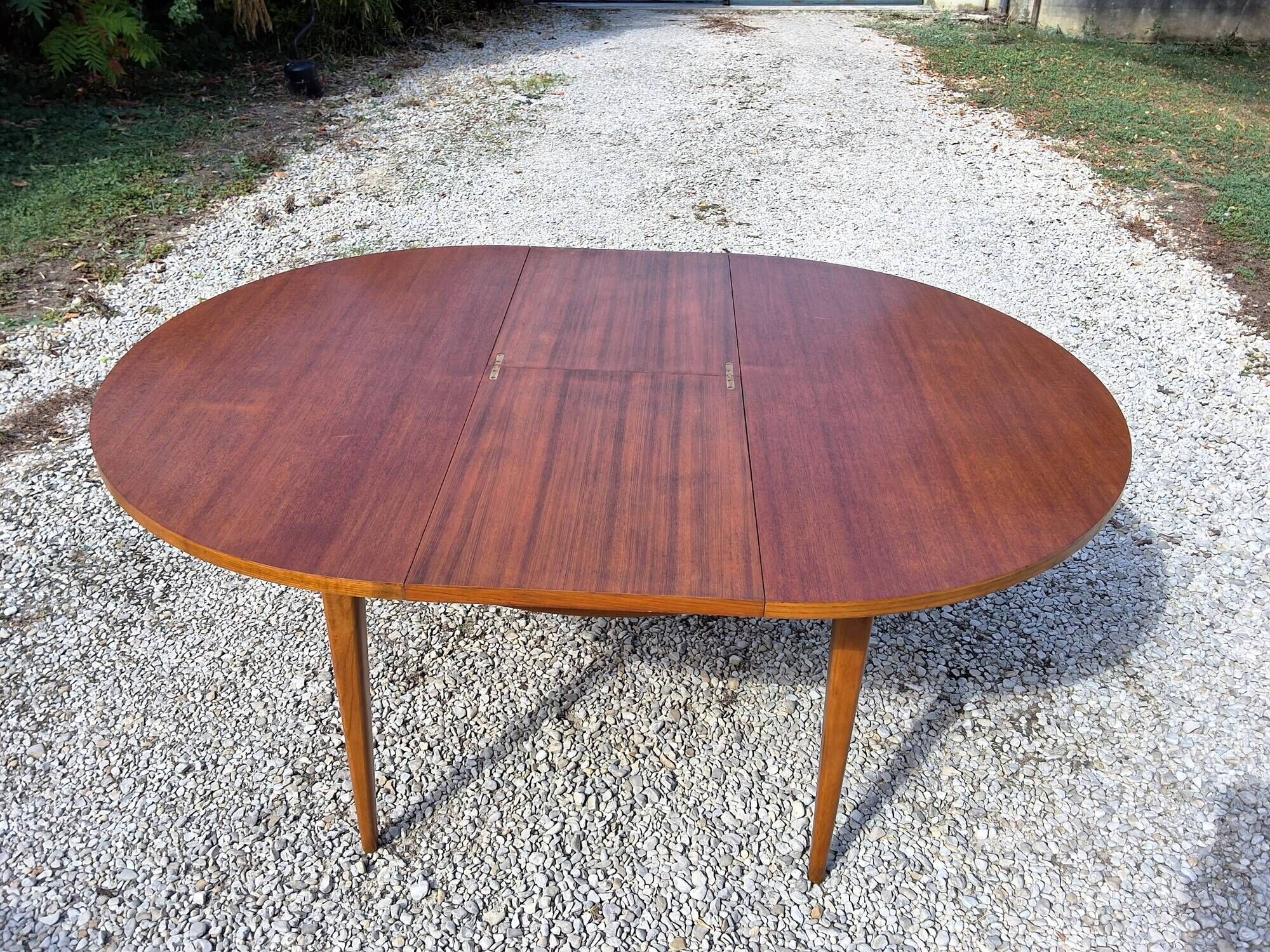 Scandinavian table style