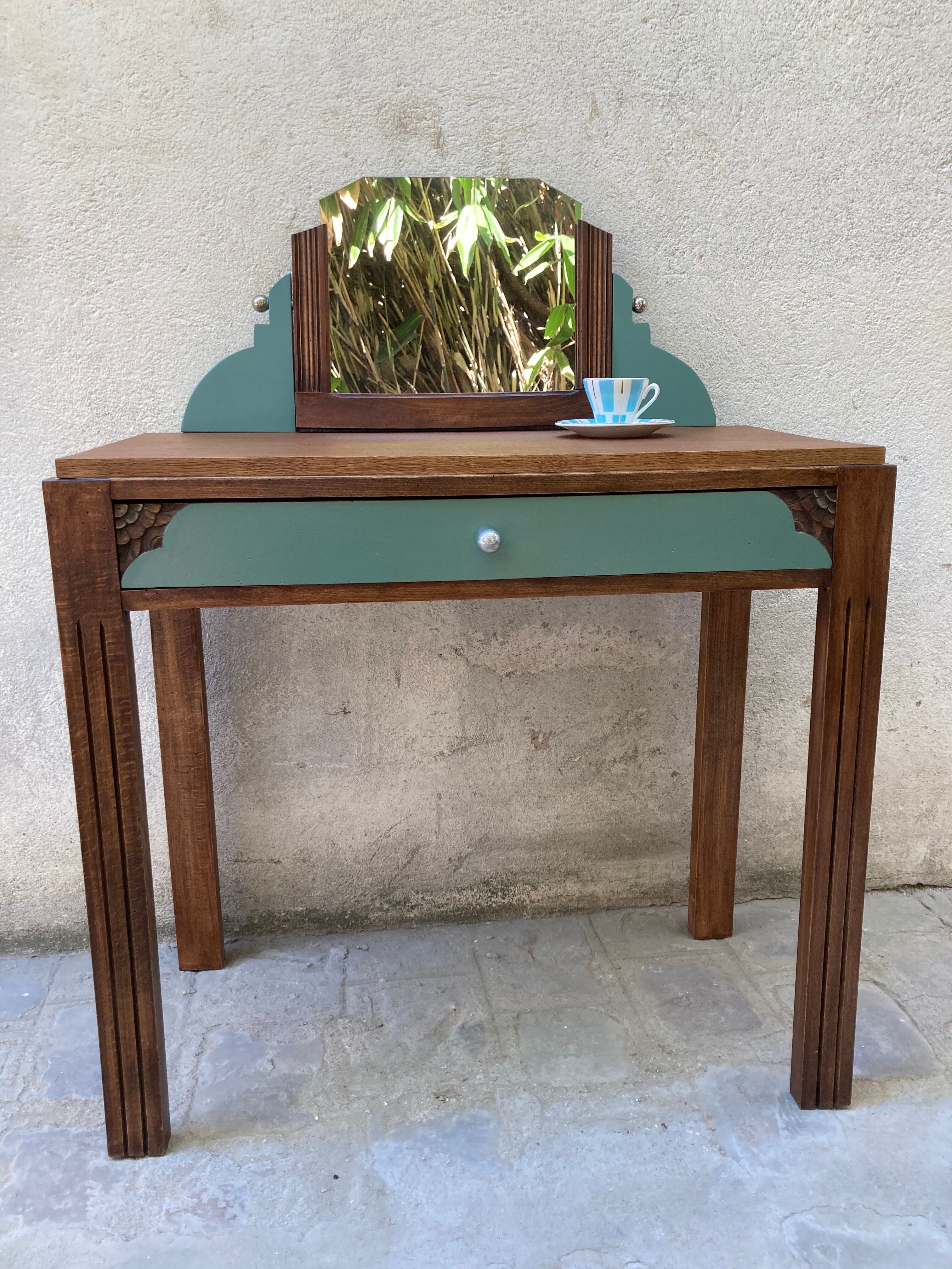 Art Deco hairdresser