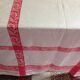Nappe damassée rouge et blanche