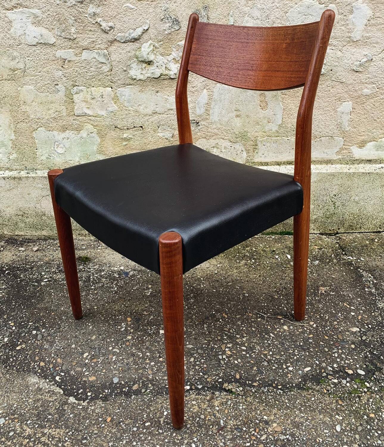 Vintage Scandinavian chairs in wood and leatherette restored