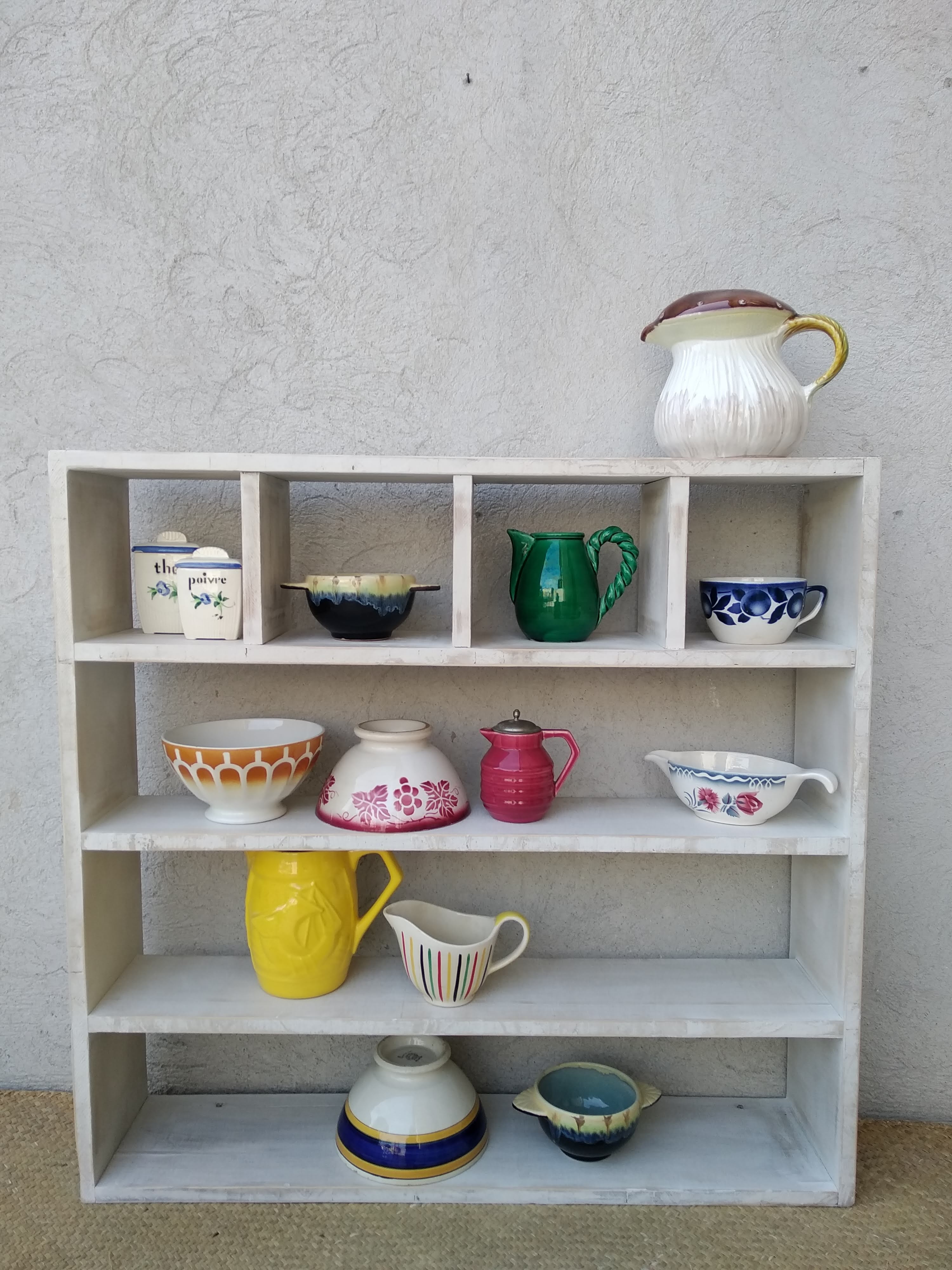 Workshop furniture with patinated lockers