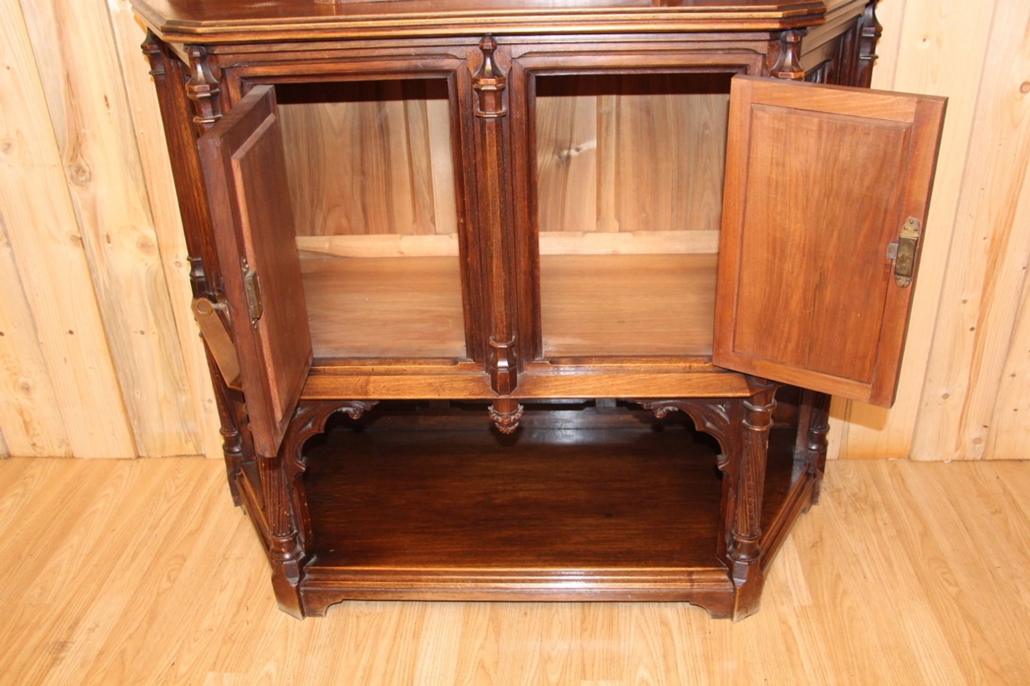 Credence in walnut 19th neo-gothic flamboyant