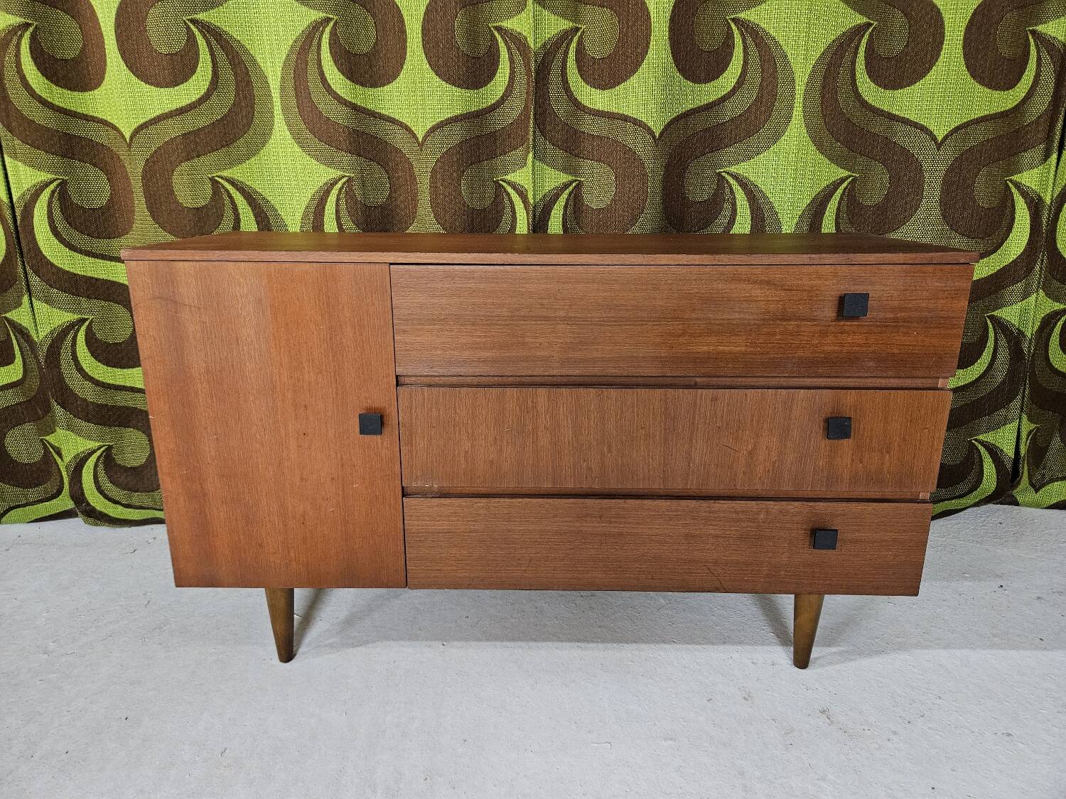 Teak veneer shoe cabinet 1970
