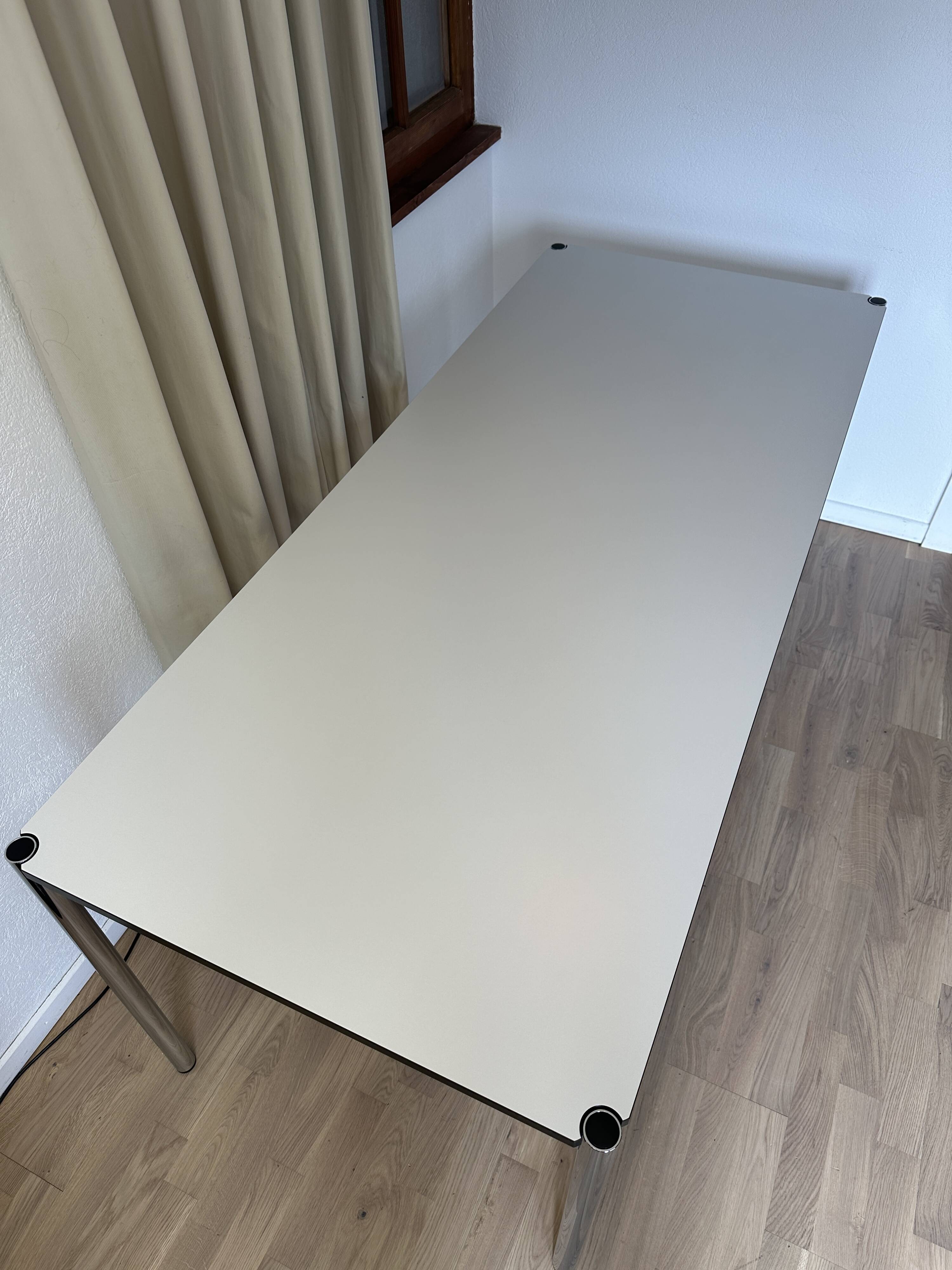 USM Haller desk in pearl grey laminate