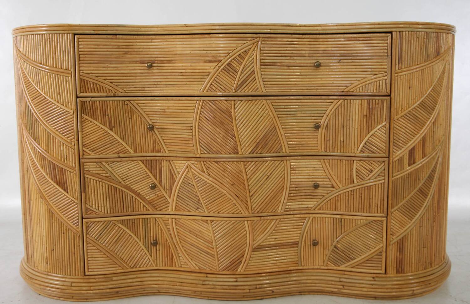 Commode « feuilles » en rotin