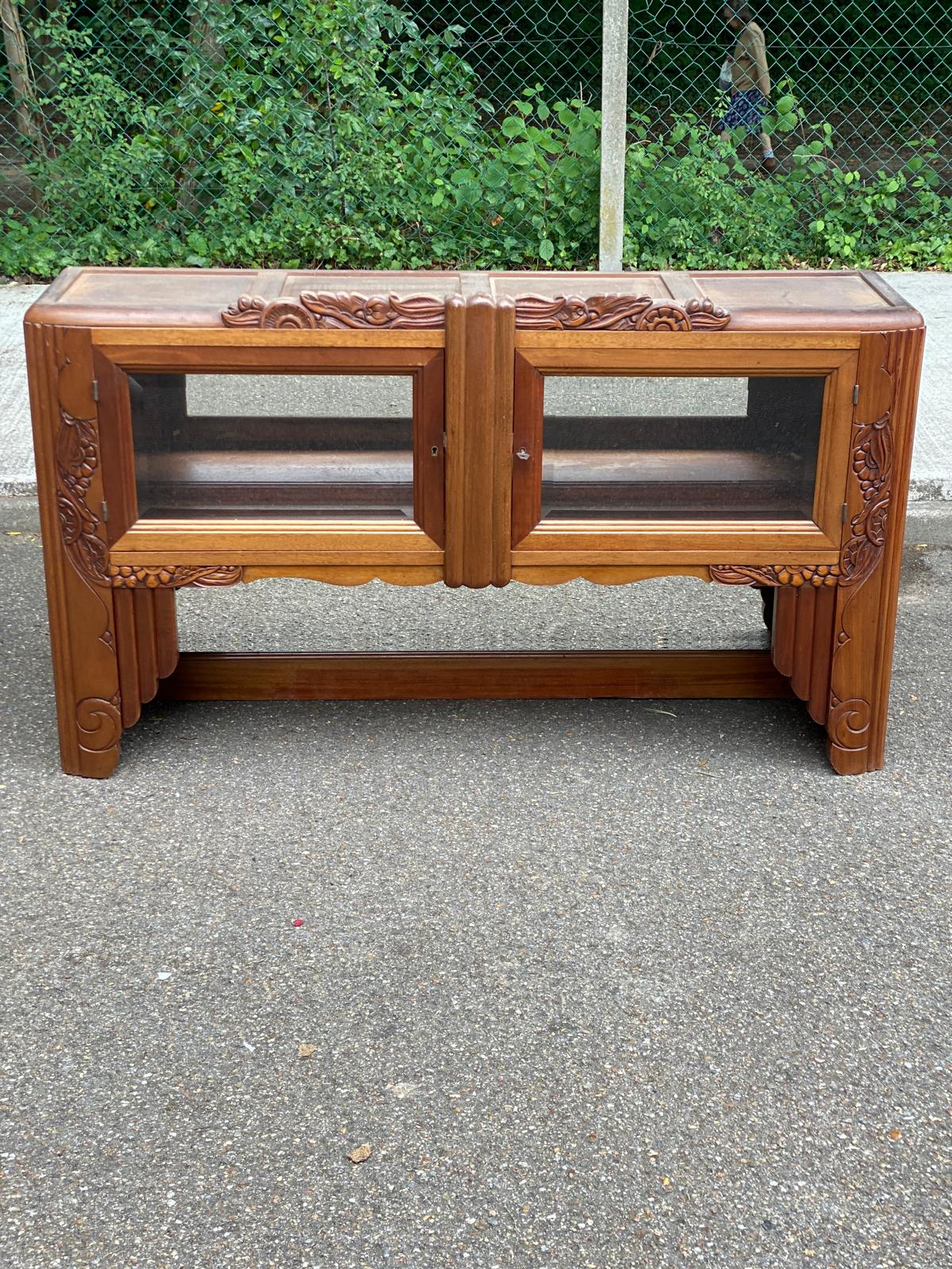 Art Deco sideboard top, low display cabinet in solid walnut and mirror, 1940.