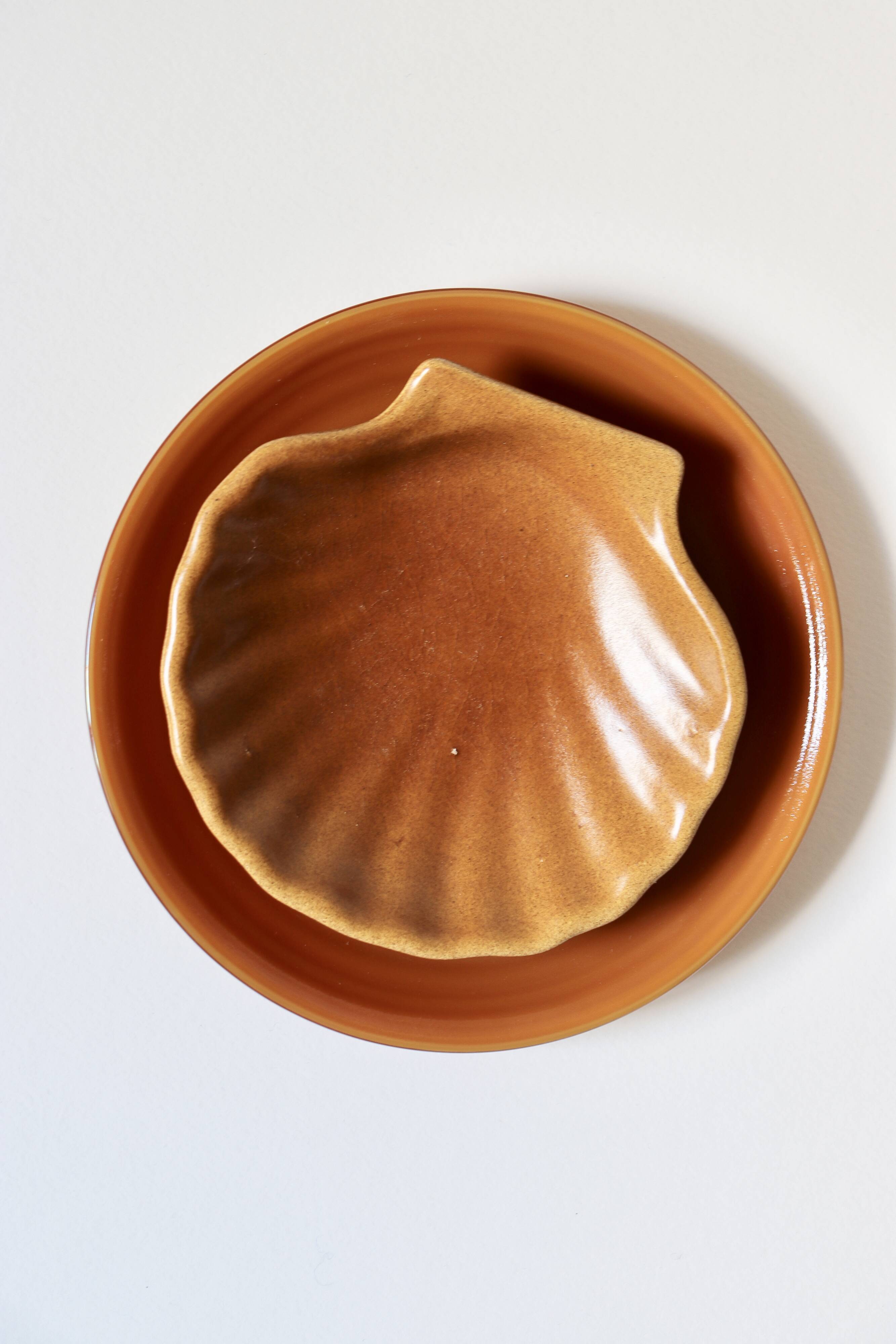 4 caramel shell cups