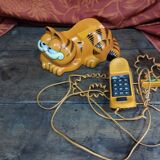 Vintage: 1981 Garfield Phone with Eyes That Open and Close