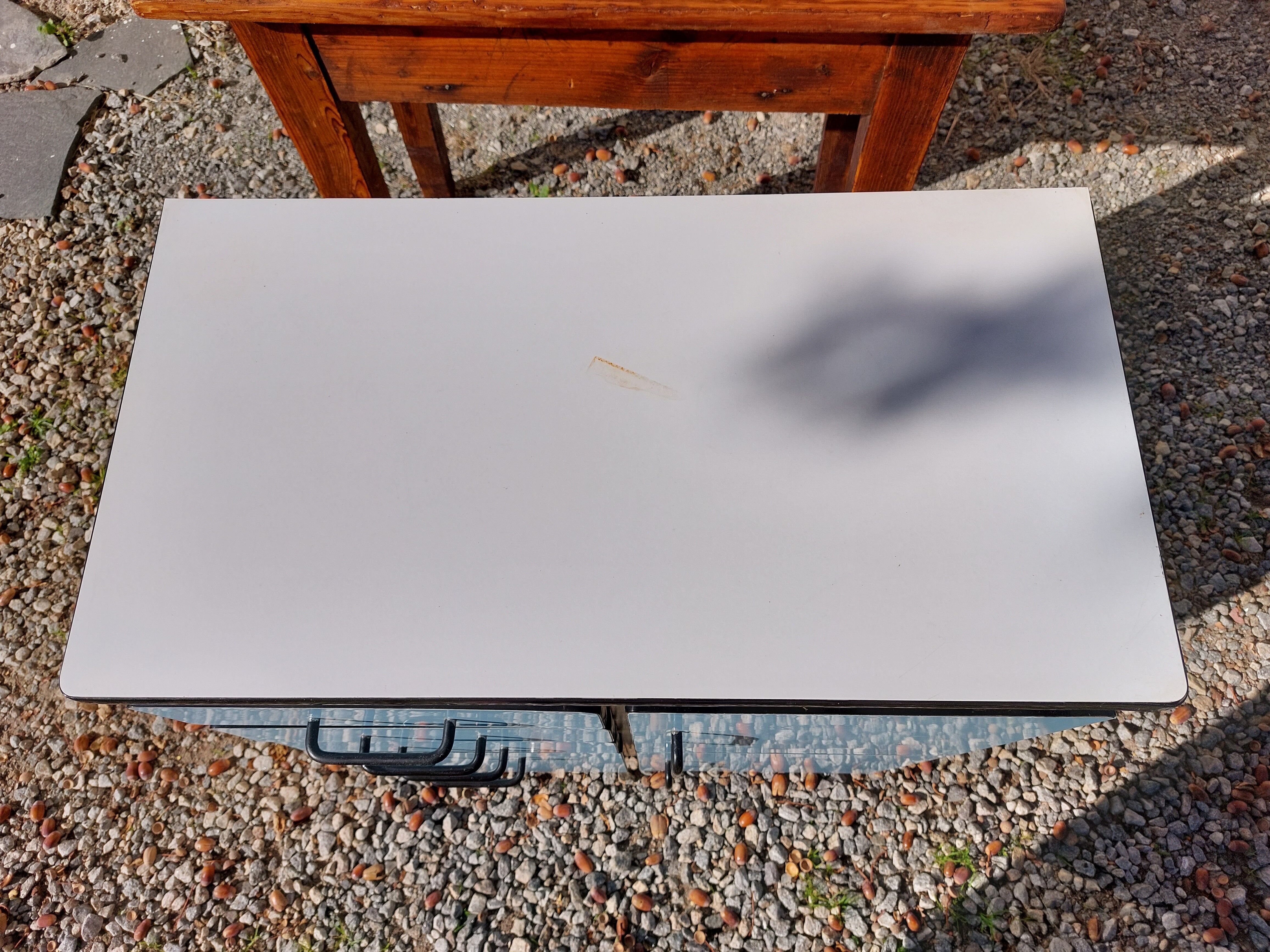 Closet in blue formica