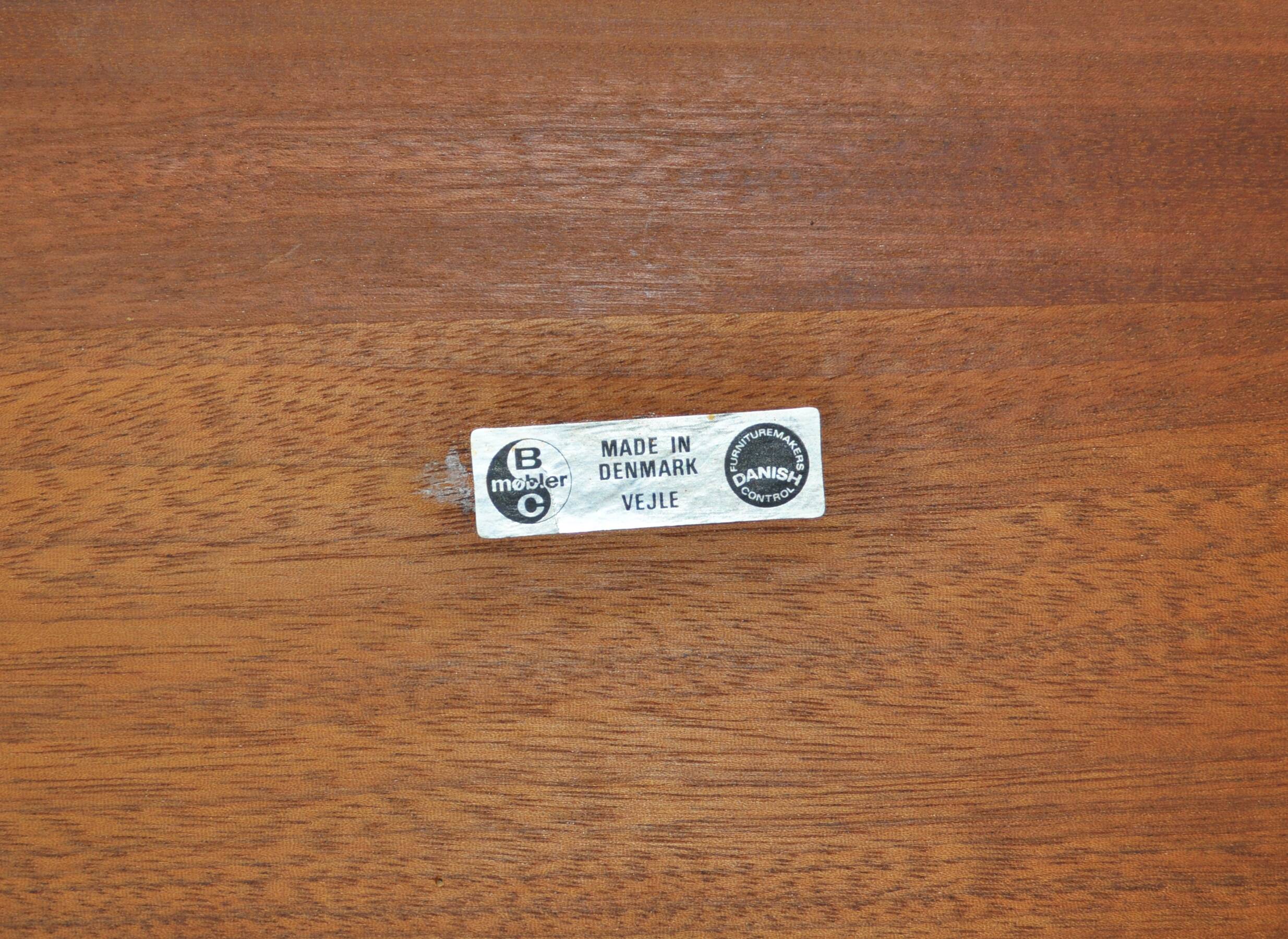 Scandinavian Modern Rosewood Nesting Tables with Drumstick Legs