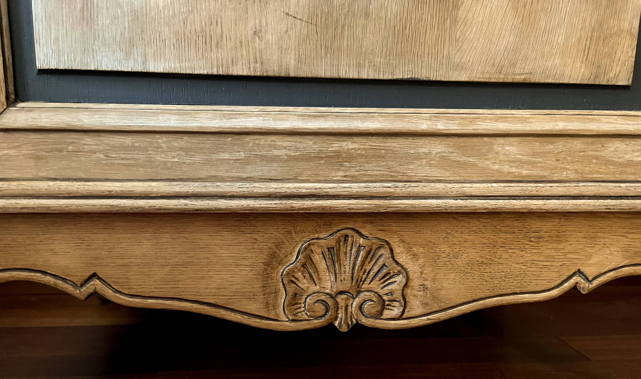Old solid wood hosiery