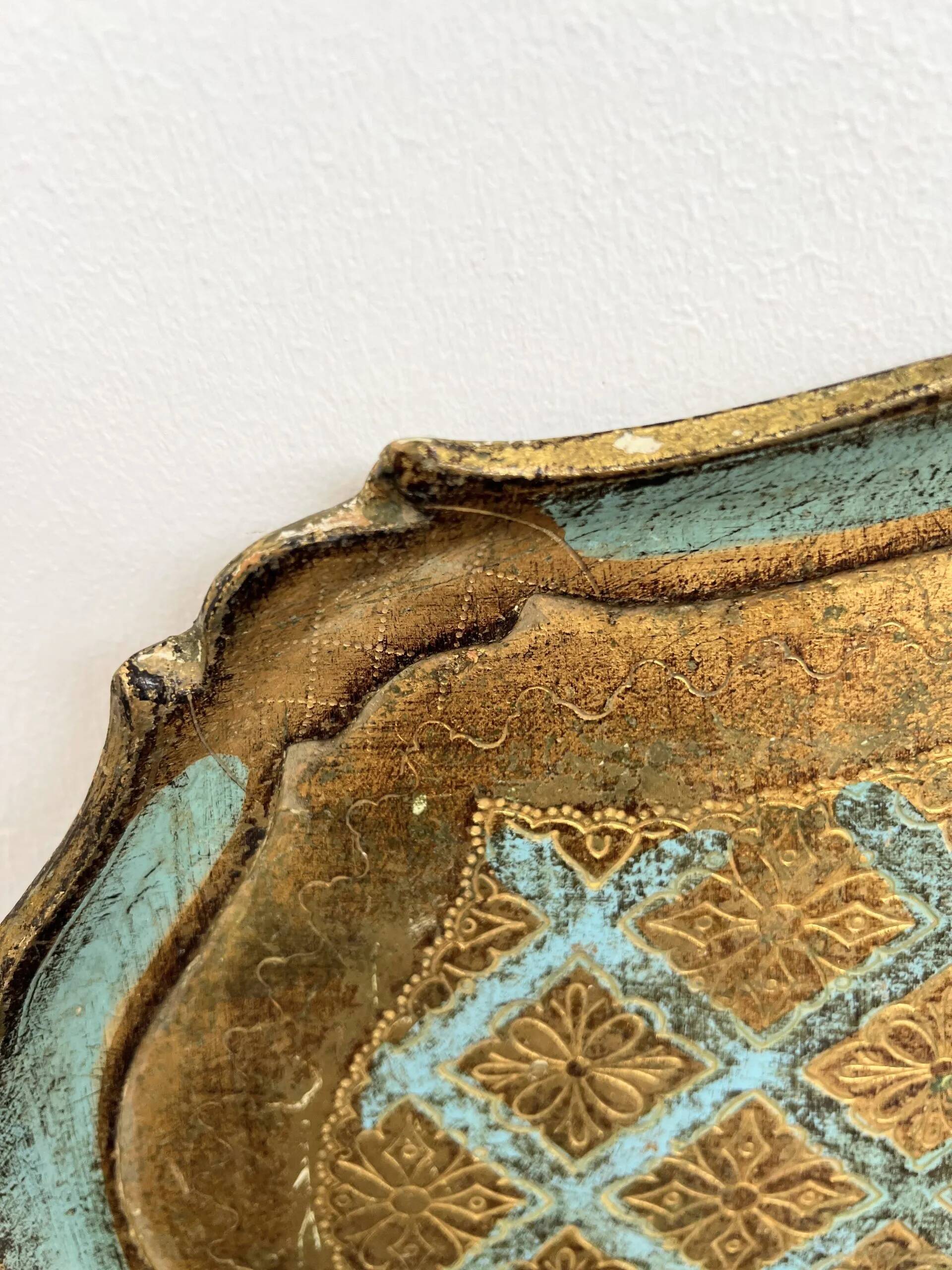 Florentine tray in gilded wood and turquoise with diamond pattern decoration
