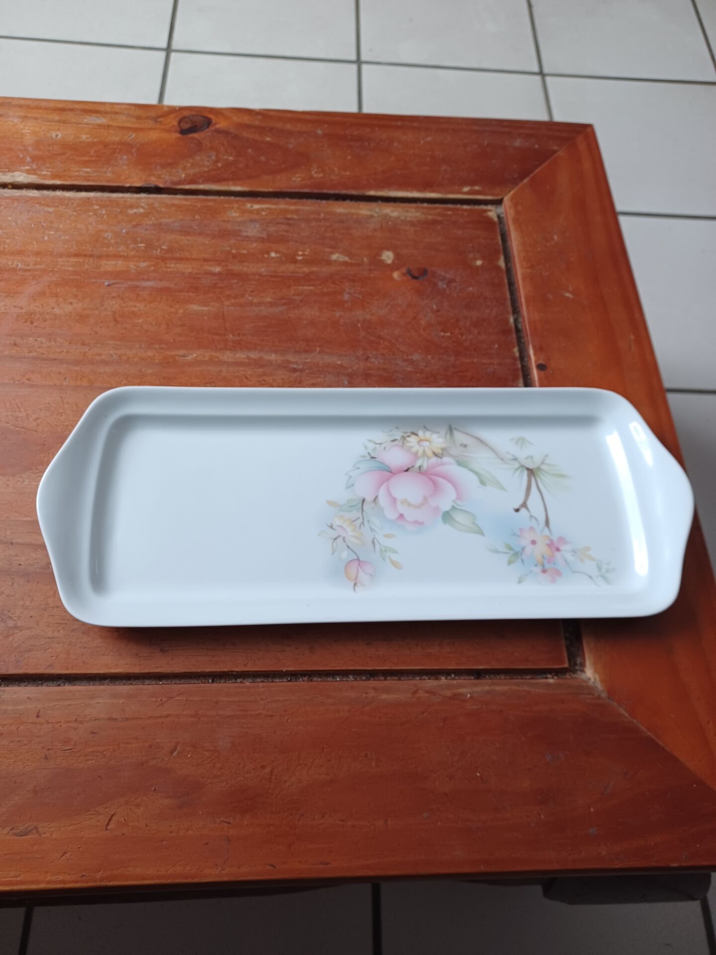 Porcelain cake dish the swallow