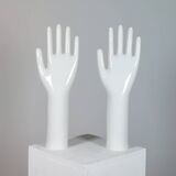 Paire de présentoirs à bijoux vintage authentiques en porcelaine industrielle représentant des mains