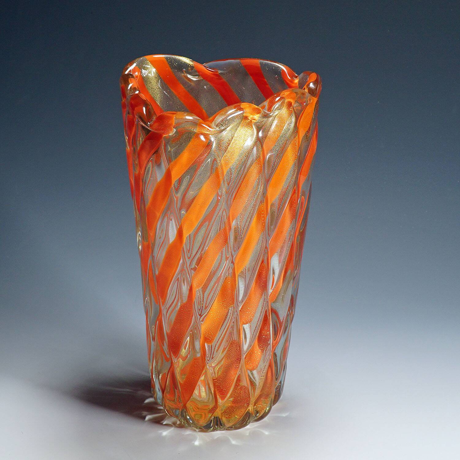 Ribbed 'Corallo Oro' vase by Alfredo Barbini, 1960s